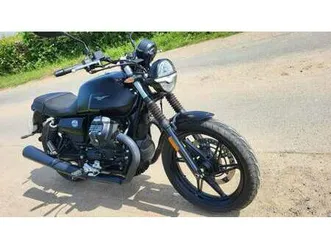 2022 22 moto guzzi v7 iv stone 3k miles only black retro naked classic styling