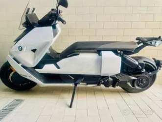 bmw ce 04 fari led manopole riscaldate il piu pote