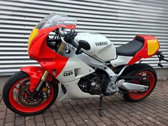 yamaha xsr900 gp akra +zubehör - top