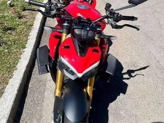 ducati streetfighter rosso