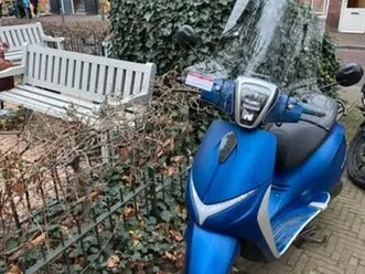 only 2000km - la souris valexim 125cc(can go in highway) — scooters | piaggio — marktplaats