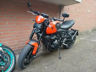 ② triumph trident 660