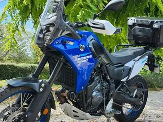 yamaha 700 ténéré t7, rabaissée d’origine, shifter, selle confort, top case givi avec dosseret