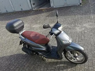 peugeot tweet 125 bj.: 2016 14650km top 1.390 €