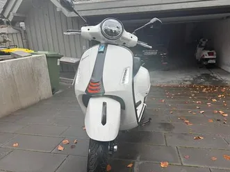 vespa gts 125 supersport weiß, 557 km, perfekter zustand