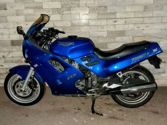 moto triumph 900 trophy