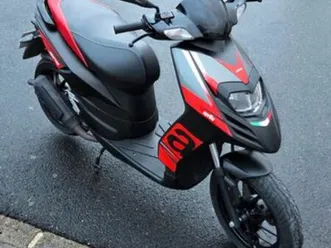 aprilia sr motard