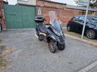 piaggio mp3 250 due ruote anteriori, bauletto, parabrezza nero