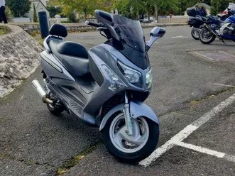 vends ou échange scooter 125