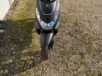 scooter peugeot kisbee