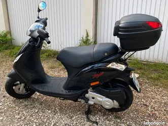 piaggio zip 50 noir 4t scooter sous garantie avec top case 11920 kms