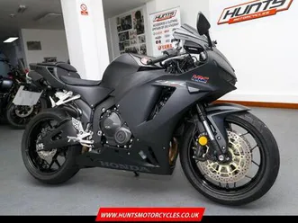 2024 '74 honda cbr600rr. 1 owner. 2880 miles. quickshifter, scorpion pipe £8,995