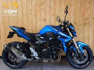 suzuki gsr 750 a blauw