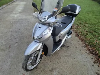 honda sh 300 sh300i sh330i 1wl. 2018r. niski przebieg kufer szyba j tarnów