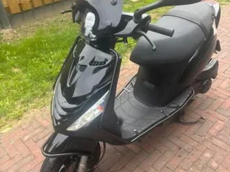 piaggio zip 2021 (geel kenteken) – zeer nette staat! — scooters | piaggio — marktplaats