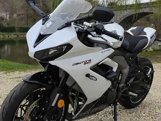 triumph daytona 660 a ou a2