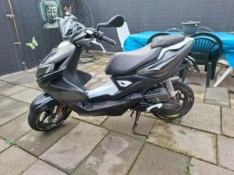 ② yamaha aerox 4 temps à pompe 50 cc