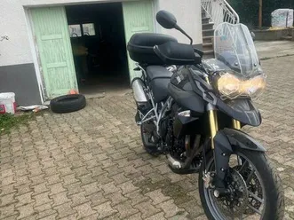 triumph tiger 800