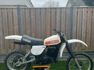 ② yamaha yz 400 1978