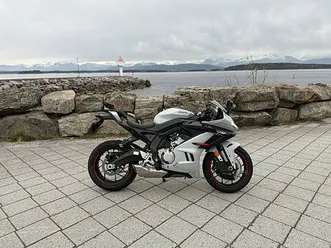 cfmoto 675 sr-r / dekktrykk / 3 sylindret / råskinn på 2 hjul må sees og høres