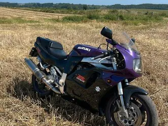 ② suzuki gsxr 750 1993