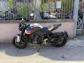 moto triumph trident tribute edition 660 km 6.763