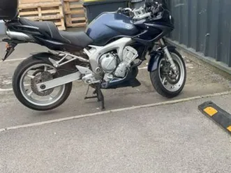 fz6 contre voiture