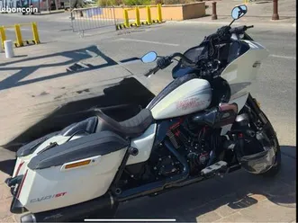 échange harley davidson road glide cvo st 121 blanche 126cv