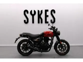 royal enfield hunter 350 in rebel red