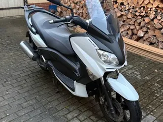 yamaha x max 125 roller scooter