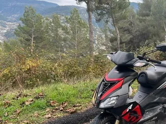 aprillia sr 50 moteur de zip 2t refroidissement liquide frein à disque avant arriere