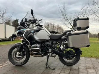 ② bmw r1200gs adventure
