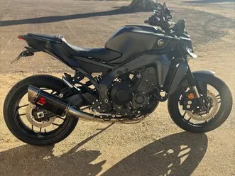 yamaha mt 09 2025 akrapovic a2