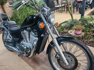 ② suzuki intruder 600