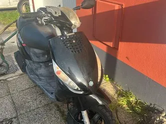 scooter piaggio zip 50
