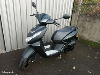 scooter peugeot kisbee