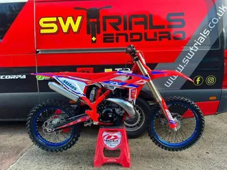 2025 beta rx 2t 300 cc motocross/enduro bike - top spec 2-stroke off-road fun mx