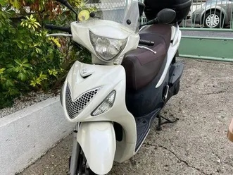 suzuki sixteen année 2014