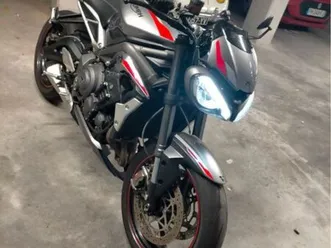 vend ou échange contre voiture triumph street triple 765 rs 2020