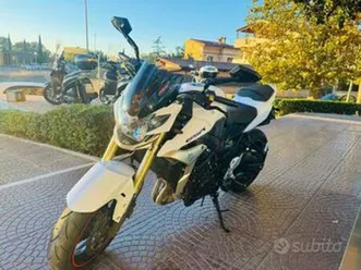 suzuki gsr 750 passaggio e tagliando incluso