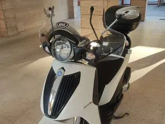 piaggio carnaby 300 bianco