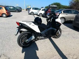 aprilia srv 850 bianco