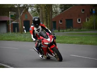 honda cbr 1000rr sp sc77 sammlerstück 1hand neuwertig akrapovic