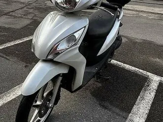 vendo scooter honda vision 110 canton tessin -