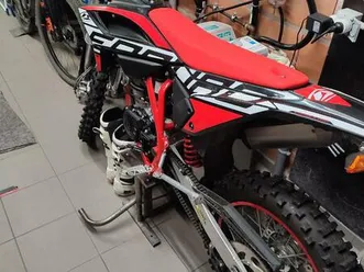 ② beta 125 cc 4 takt enduro bouwjaar 2023