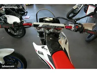 a vendre moto 125 fantic comme neuve 3800 kms 2023