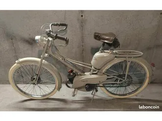 motobecane av51■elle a été entièrement restaurée, moteur, peinture...■non immatriculé.■d'autres photos sur demande
