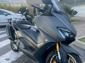 tmax 560 première main état irréprochable