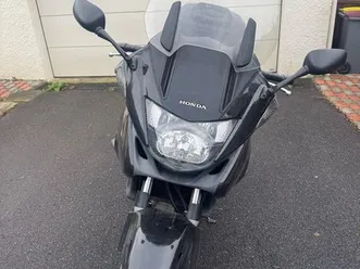 honda deauville 700 noire 2008 – 33 010 km – top case 46l – valise neuve – cardan