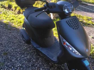 scooter piaggio zip